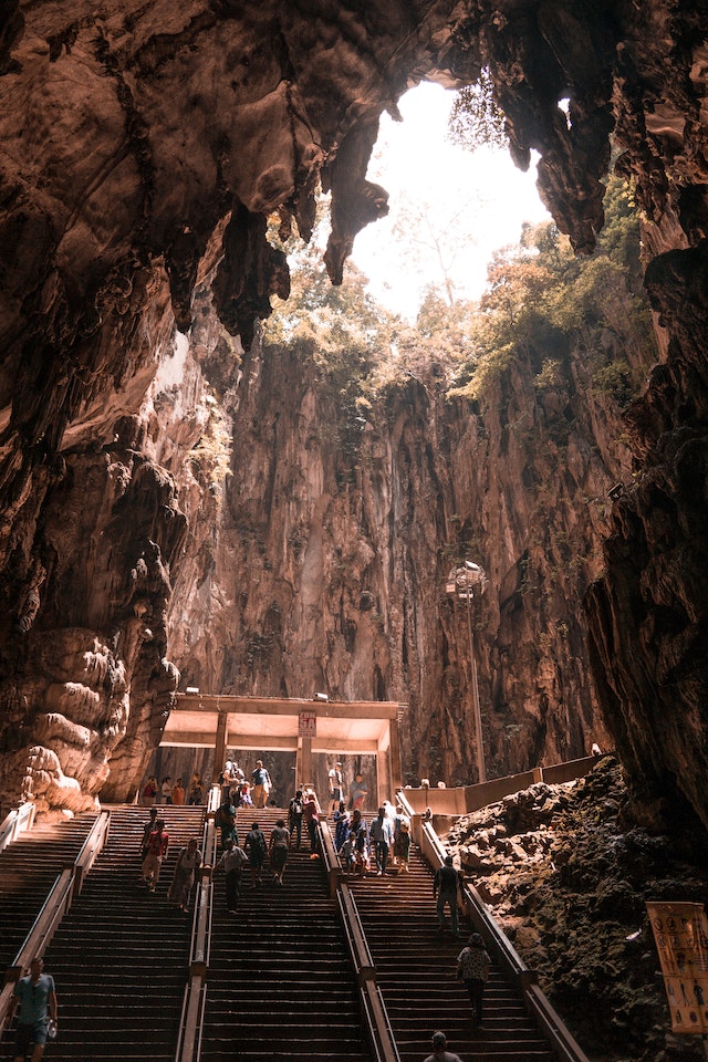 where-to-go-in-asia-Explore-the-Batu-Caves-of-Malaysia
