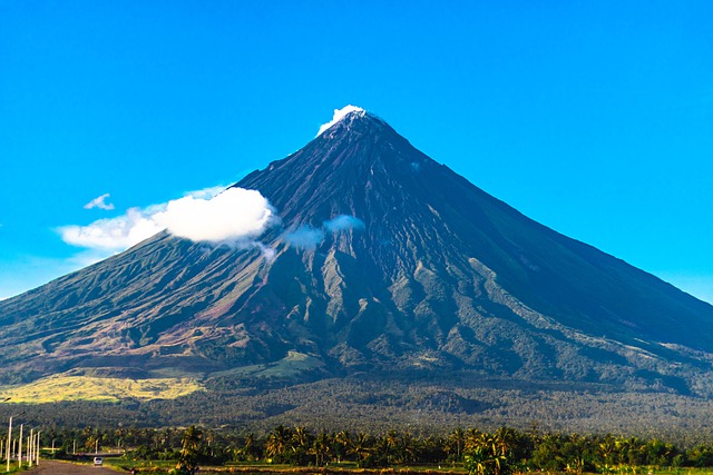 where-to-go-in-asia-Mayon-Volcano