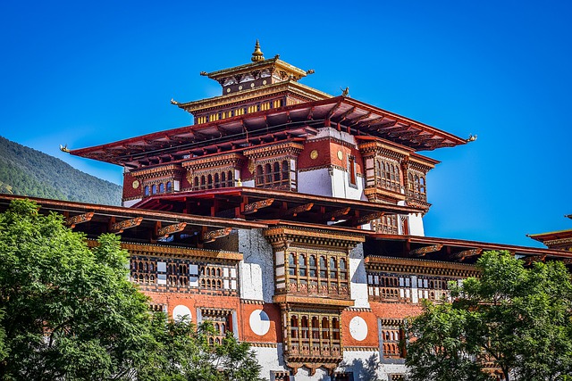 where-to-go-in-asia-Punakha-Dzong