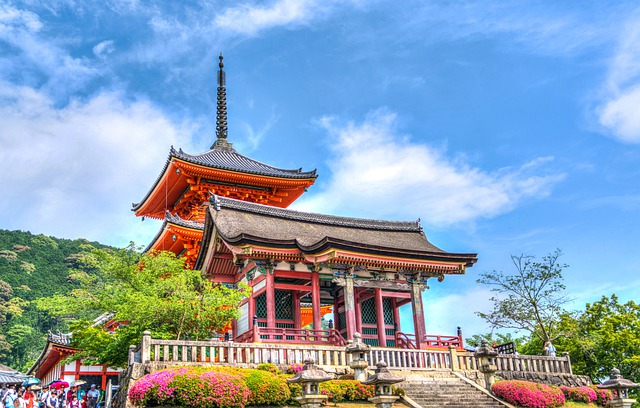where-to-go-in-asia-Sensō-ji-Temple