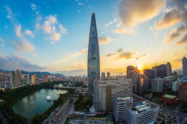 where-to-go-in-asia-The-Lotte-World-Tower